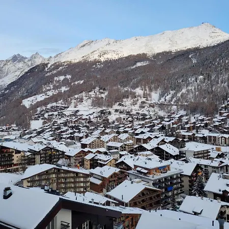 In Mit Toller Aussicht Aufs Dorf * Церматт