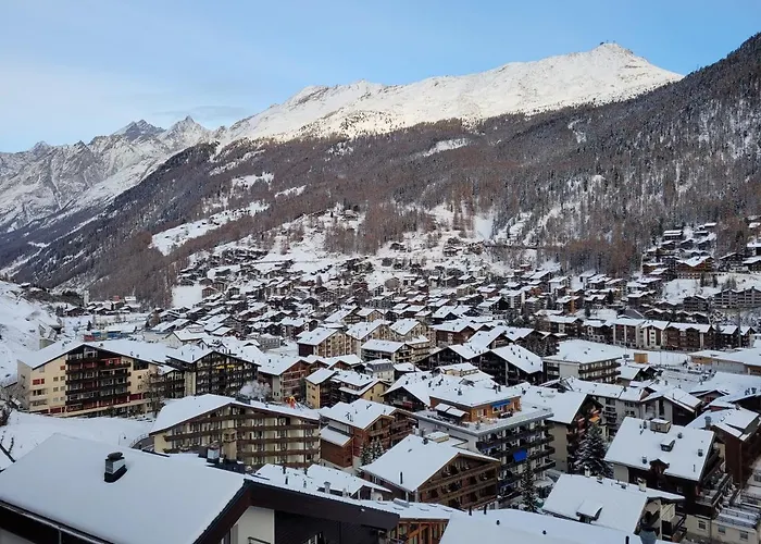 In Mit Toller Aussicht Aufs Dorf * Церматт